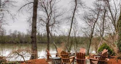 Das Fluss-Rückzug 5 Schlafzimmer-Haus auf dem Willamette Fluss in Salem Oregon