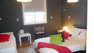 4 bedrooms, internet, bed sheets