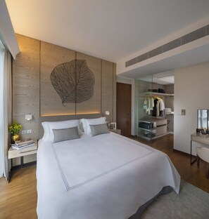 In-room safe, individually furnished, iron/ironing board, free WiFi