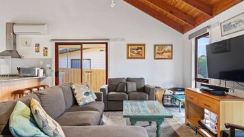 Smart TV, books, stereo