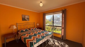 3 chambres, bureau, lit de bébé portatif, Wi-Fi