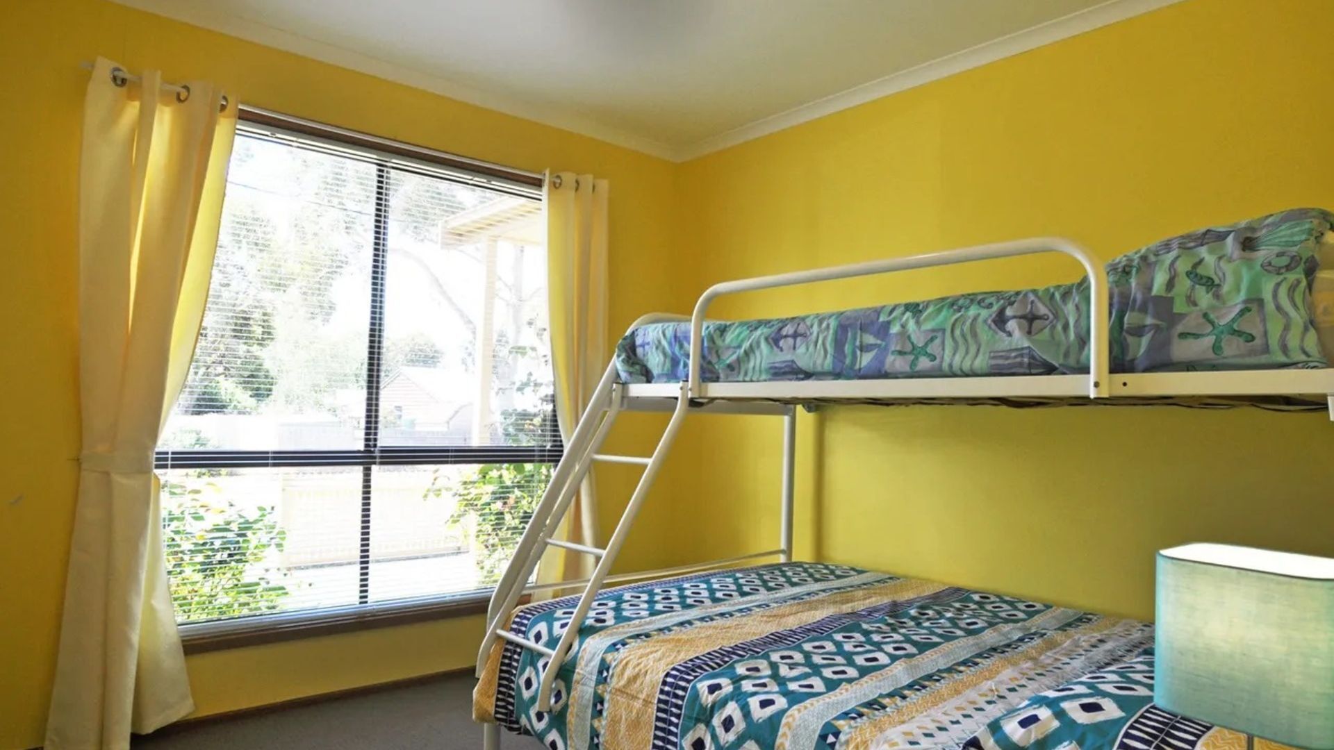 3 bedrooms, desk, travel cot, WiFi