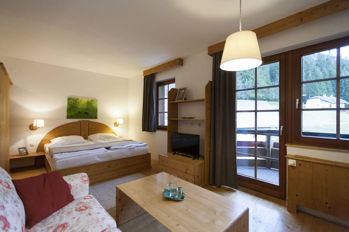 Habitación familiar, vista a la montaña | Caja de seguridad en la habitación, insonorización y wifi gratis