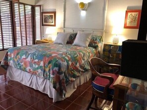 3 habitaciones, caja de seguridad en la habitación y escritorio 