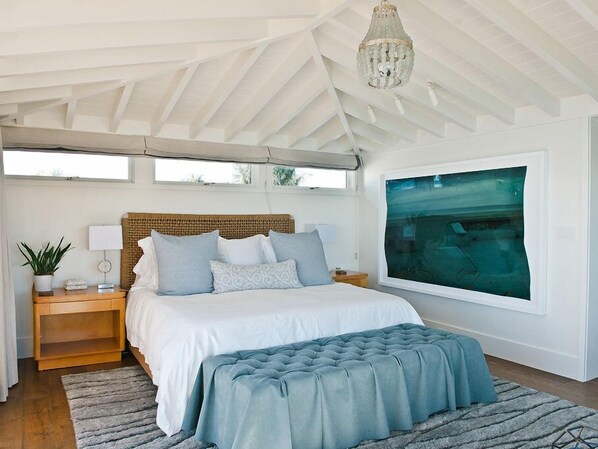 Caja fuerte, tabla de planchar con plancha, wifi gratis