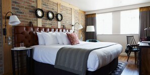 客房内保险箱、熨斗/熨板、免费 WiFi