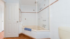 A bathroom with a shower, a bathtub, and a toilet. - The Sails 8 - Linen Included (INVERLOCH)