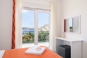 3 bedrooms, iron/ironing board, travel crib, free WiFi