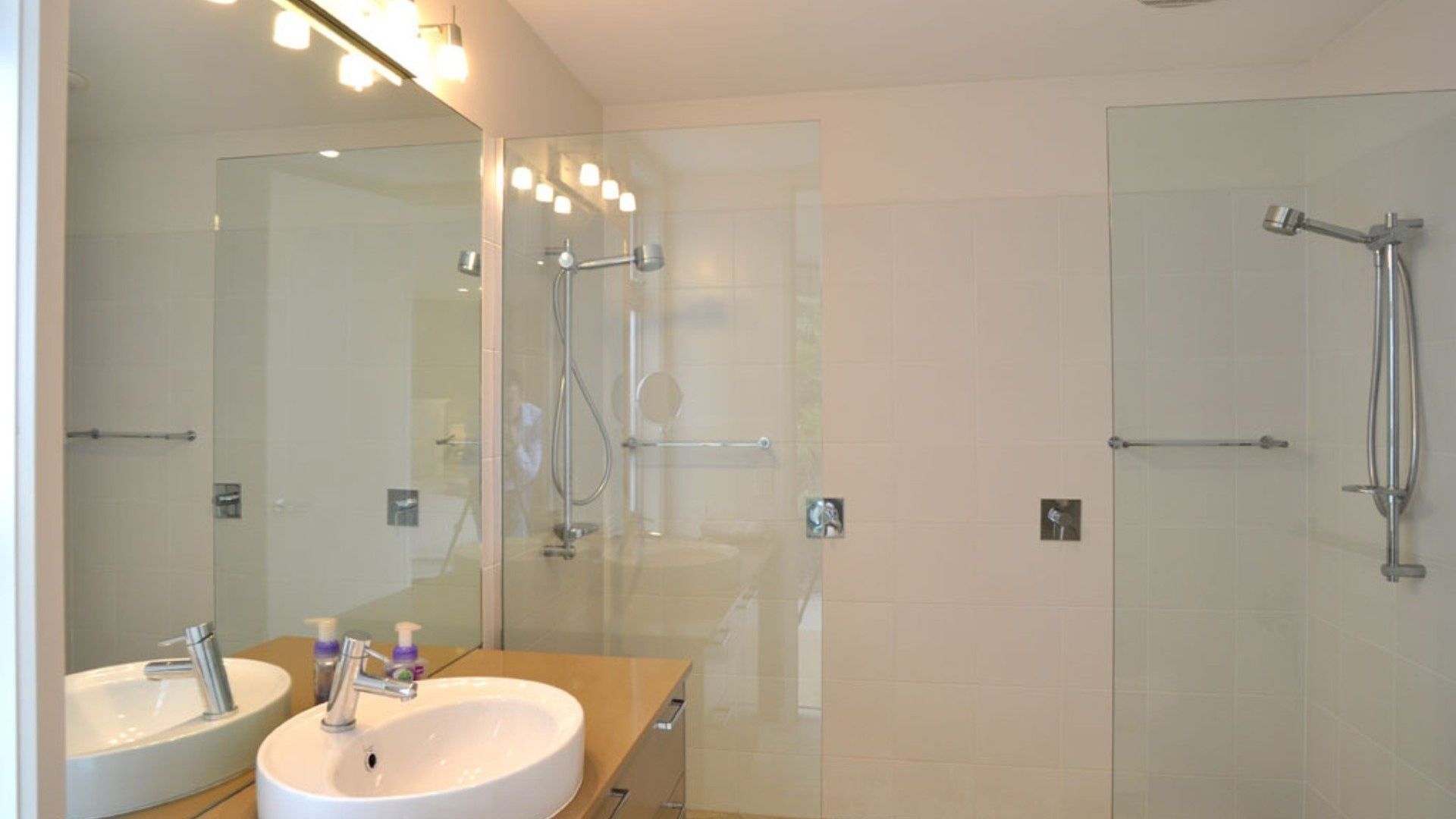 Shower, jetted tub, hair dryer