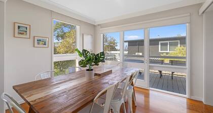 SALTY SANDS - METERS FROM THE BEACH, FREE WIFI