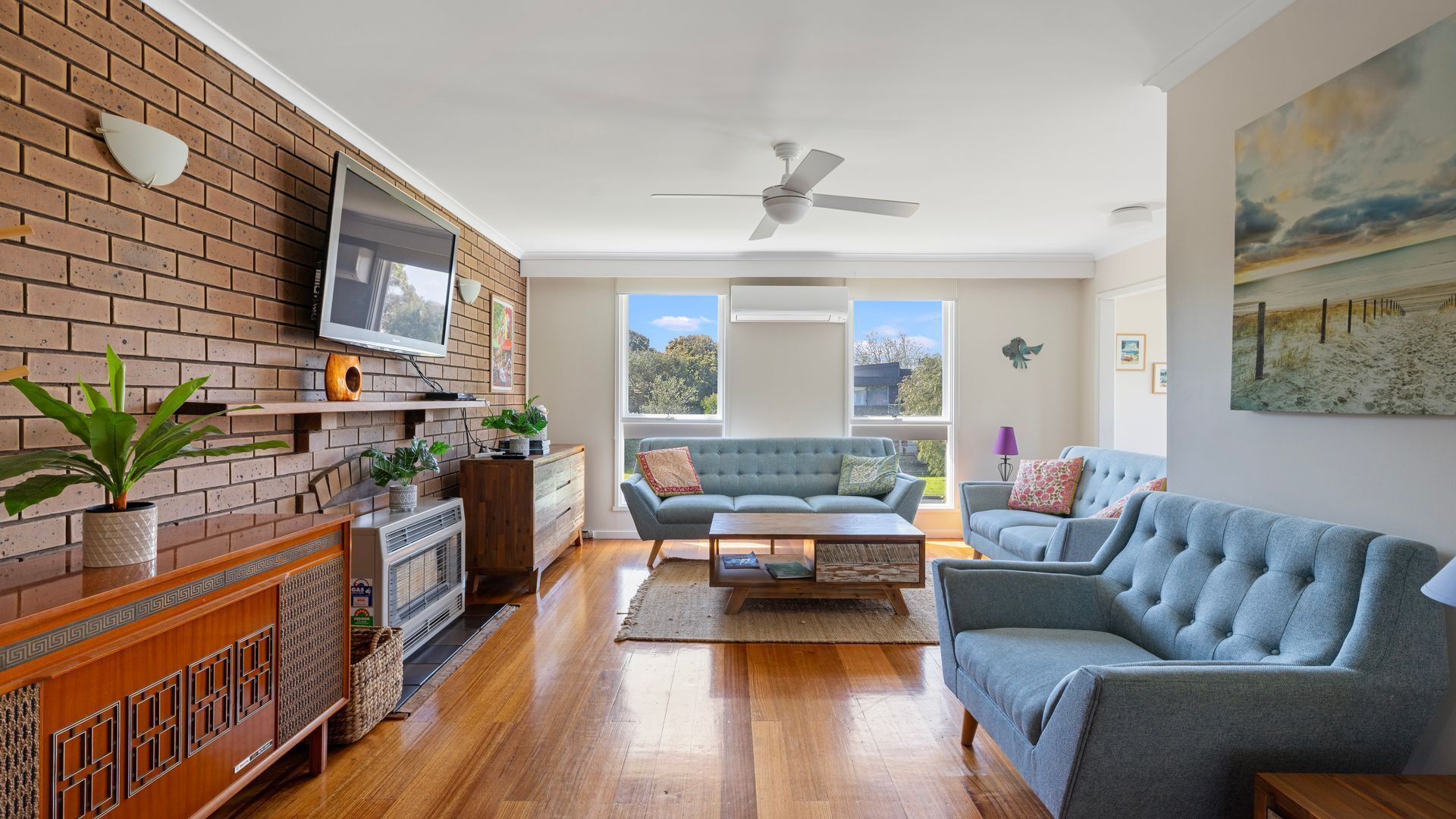 Tv, dvd-spelare och ett filmbibliotek