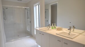 Shower - The Haven (INVELOCH)