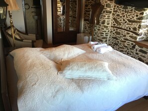 6 habitaciones, tabla de planchar con plancha, wifi y ropa de cama 