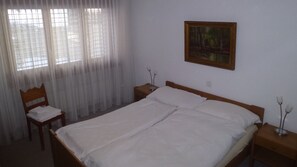 2 chambres, fer et planche à repasser, accès au Wi-Fi (inclus)