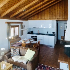 TV, fireplace, DVD player, books
