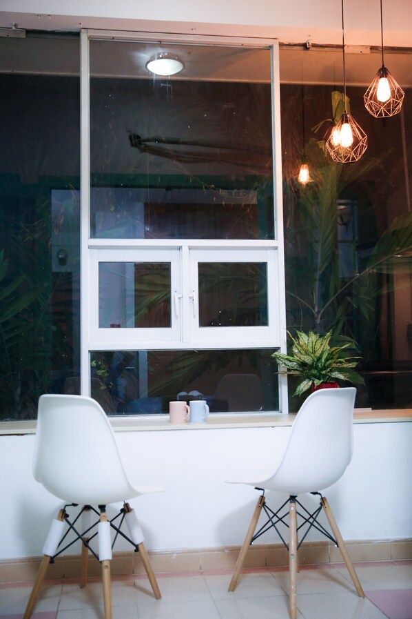 المنشأة من الداخل