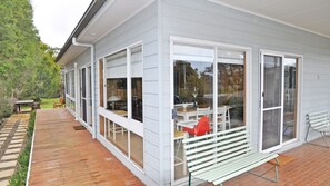 Outdoor dining - Welcome Break Pet Friendly (INVERLOCH)