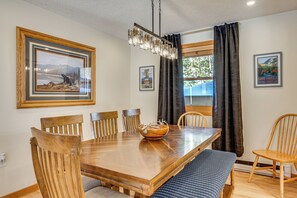 Dining - Riverfront Lincoln Condo w/ Patio + Pool Access! (Lincoln)