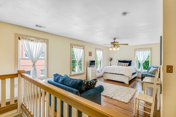 2 bedrooms, iron/ironing board, Internet, bed sheets