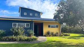 Exterior - Flying Colours, comfort and convenience by the sea! (INVERLOCH)