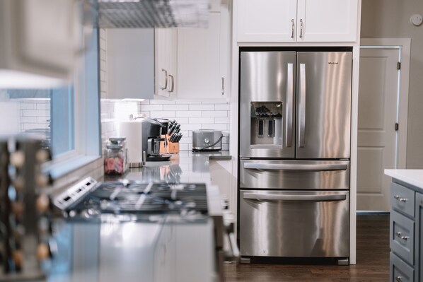 Fridge, microwave, oven, stovetop