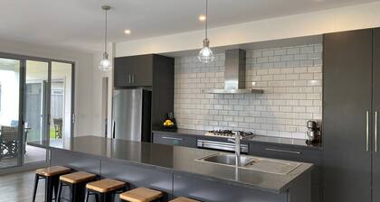 Sunnyside - Surf Side, Linen and Wifi included