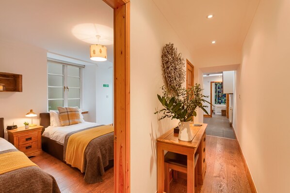 1 slaapkamer, een strijkplank/strijkijzer, gratis wifi, beddengoed