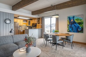 Dining - Storm Meadows C210 | Pool & Hot Tub | Colorful Design | Ski In Ski Out (Steamboat Springs)