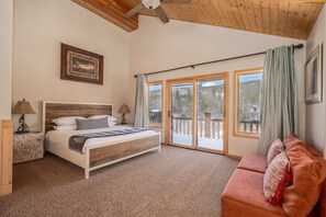 4 bedrooms, iron/ironing board, free WiFi, bed sheets