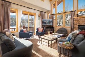 Älytelevisio, takka, DVD-soitin