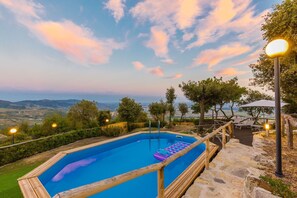 A heated pool, pool loungers - Stunning private villa with WIFI, A/C, private pool, hot tub, TV, patio and panoramic view (Monsummano Terme)