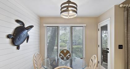 Central Kiawah Location! 2BR Villa, Close to Beach and Tennis!