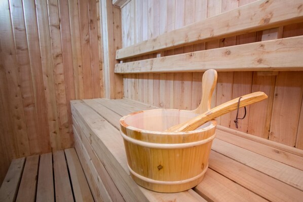 Sauna, baño turco, aromaterapia, masajes de tejido profundo 