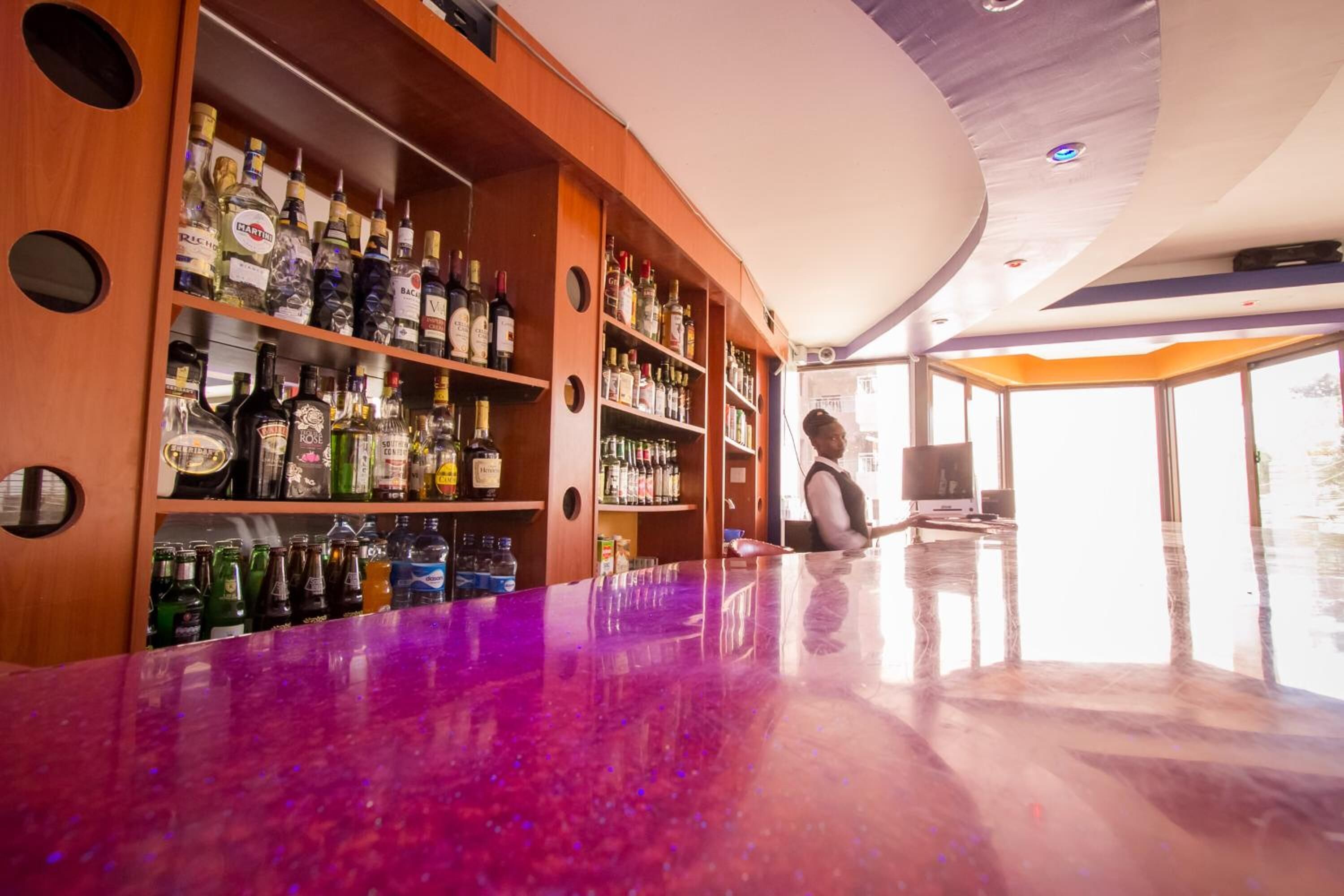 2 bars/lounges, rooftop bar