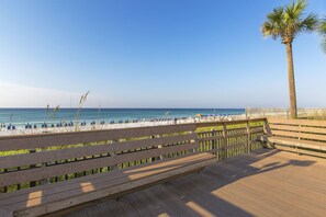 Property grounds - Sterling Shores 203 - Destin, Gulf View, Heated Community Pool, Exercise Room! (Destin)