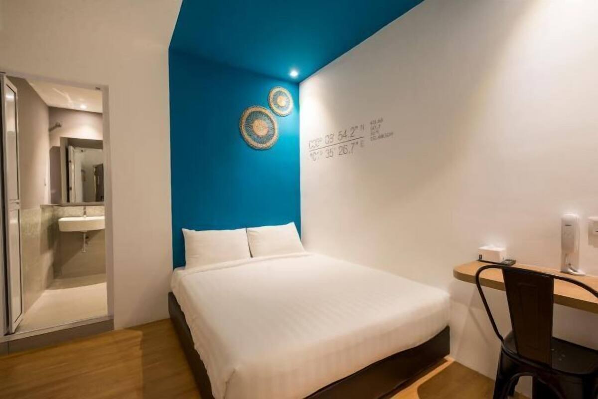 Desk, WiFi (free), bed sheets