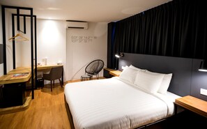 Desk, free WiFi, bed sheets - H Boutique Hotel Xplorer Kota Damansara (Petaling Jaya)
