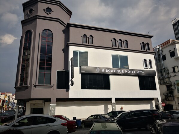 A hotel building with a prominent sign reading "H Boutique Hotel." - H Boutique Hotel Xplorer Kota Damansara (Petaling Jaya)