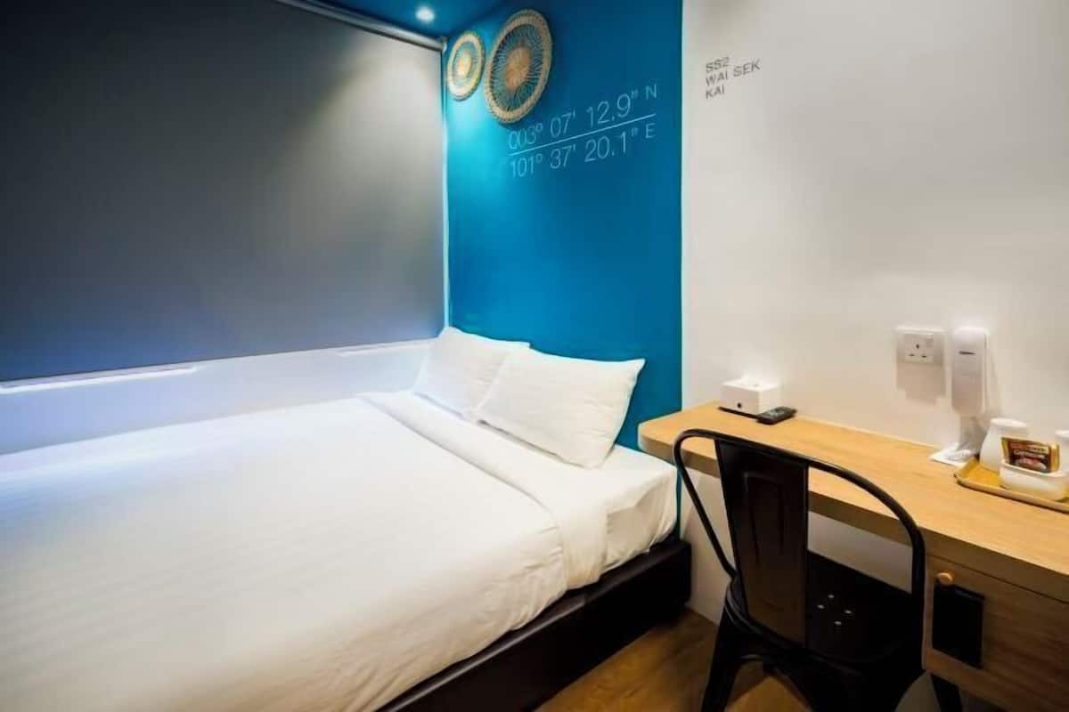 Desk, WiFi (free), bed sheets