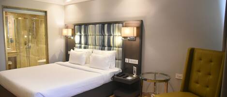 Executive Suite, 1 Large Twin Bed, Smoking | In-room safe, blackout drapes, soundproofing, iron/ironing board