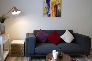 Books, printers - Baker St Central London NW1 Stylish 2 Bedroom Apartment (London)