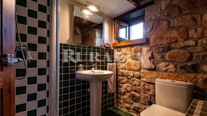 Bathroom - Casa Ángela - country house in Villanueva de la Peña (Cantabria) | 6 guests (Villanueva De La Peña)