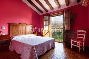 3 bedrooms, iron/ironing board, internet, bed sheets - Casa Ángela - country house in Villanueva de la Peña (Cantabria) | 6 guests (Villanueva De La Peña)