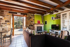 Télévision, cheminée