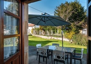 Outdoor dining - Casa Ángela - country house in Villanueva de la Peña (Cantabria) | 6 guests (Villanueva De La Peña)