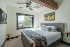 3 bedrooms, iron/ironing board, travel cot, free WiFi