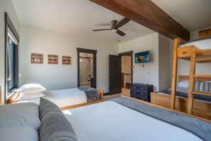 3 bedrooms, iron/ironing board, travel crib, free WiFi - Waterford 23 | Pet Friendly | Indoor Hot Tub & Sauna | Prime Location (Steamboat Springs)