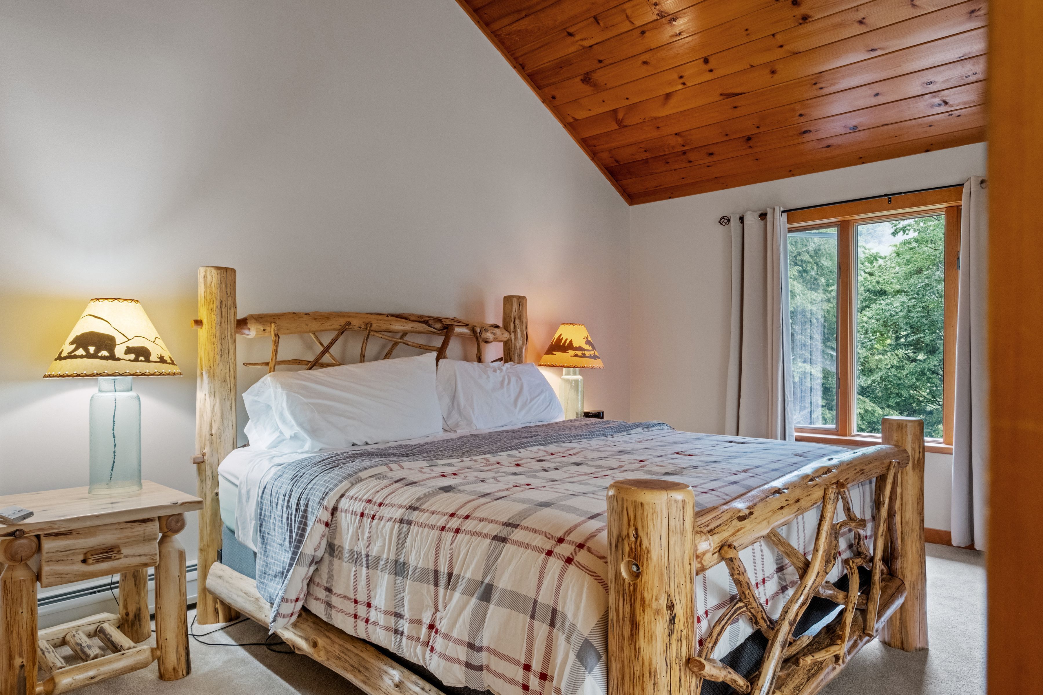 5 slaapkamers, een bureau, een strijkplank/strijkijzer, gratis wifi