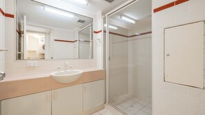 Combined shower/bathtub