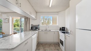 Microwave, dishwasher - Windbourne unit 4 Golden Beach QLD (Golden Beach)
